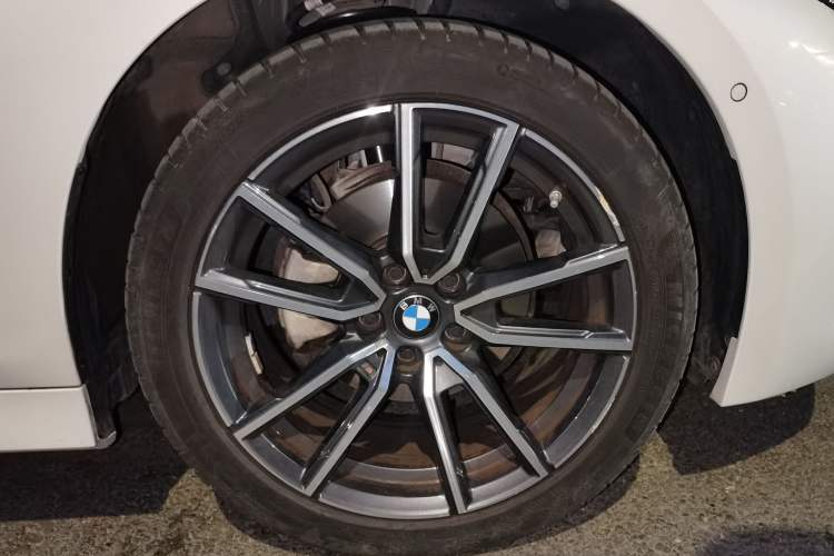 Used BMW 3 Series 2023 325Li M Sport Package Right Front Wheel Hub