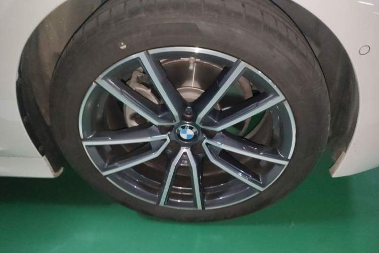 Used BMW 3 Series 2023 325Li M Sport Night Edition Package Right Front Wheel Hub