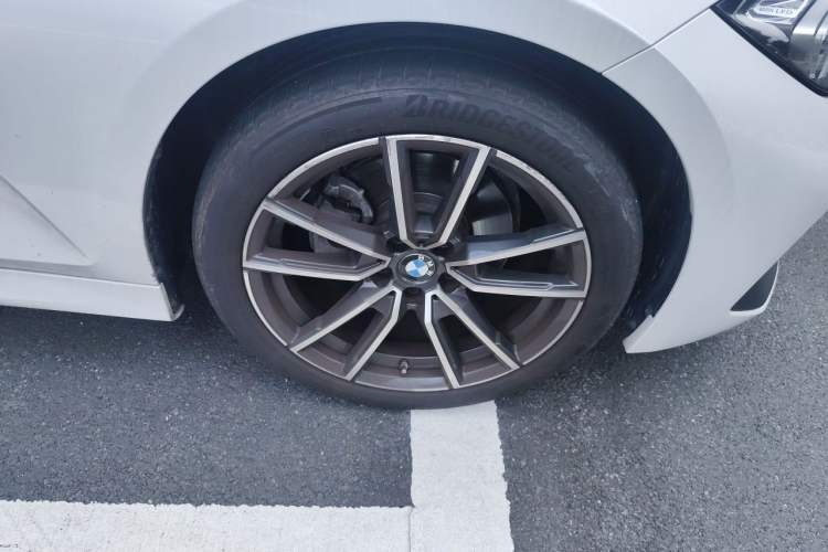 Used BMW 3 Series 2023 320Li M Sport Package Right Front Wheel Hub