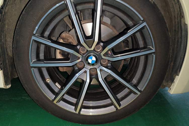 Used BMW 3 Series 2023 325Li M Sport Package Right Front Wheel Hub