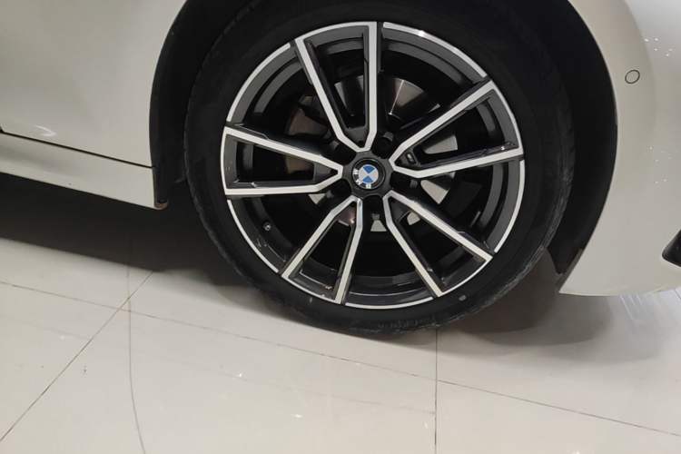 Used BMW 3 Series 2023 325Li M Sport Package Right Front Wheel Hub