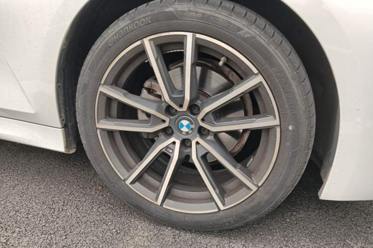 Used BMW 3 Series 2023 320Li M Sport Package Right Front Wheel Hub