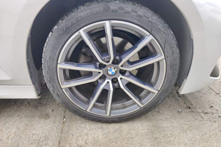 Used BMW 3 Series 2023 320Li M Sport Package Right Front Wheel Hub