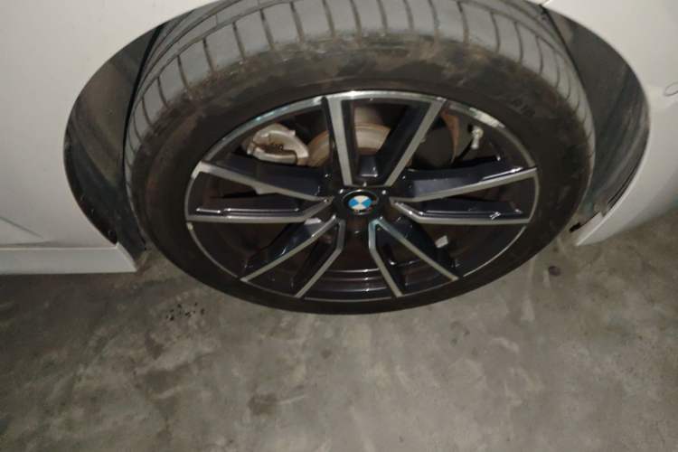 Used BMW 3 Series 2023 325Li M Sport Package Right Front Wheel Hub