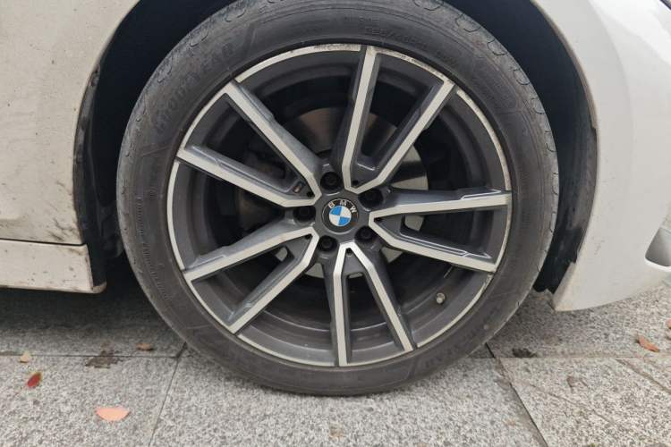 Used BMW 3 Series 2023 320i M Sport Package Right Front Wheel Hub