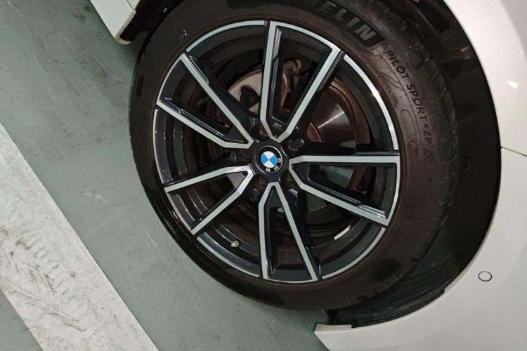 Used BMW 3 Series 2023 325Li M Sport Package Right Front Wheel Hub