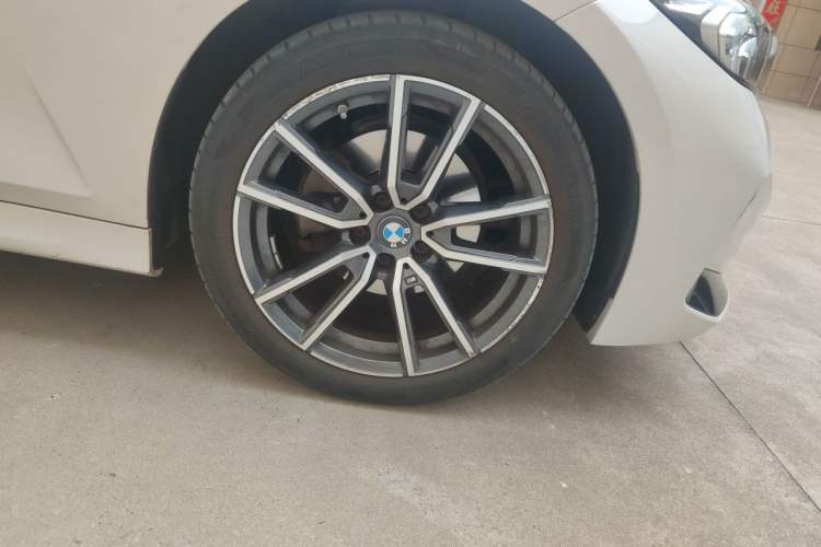 Used BMW 3 Series 2023 320Li M Sport Package Right Front Wheel Hub