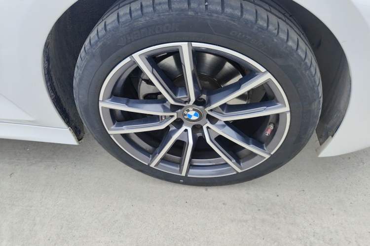 Used BMW 3 Series 2023 320Li M Sport Package Right Front Wheel Hub