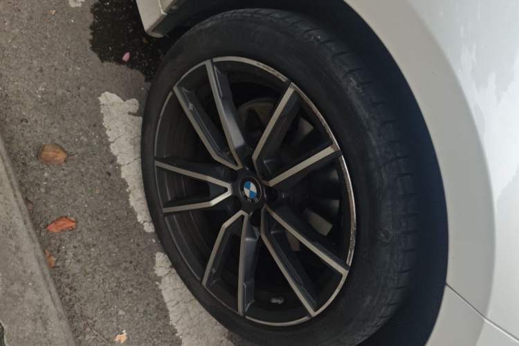 Used BMW 3 Series 2023 320Li M Sport Package Right Front Wheel Hub