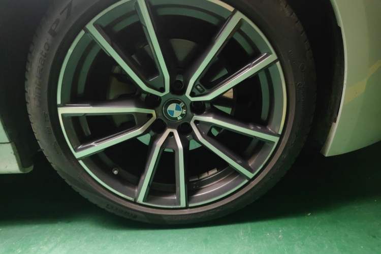 Used BMW 3 Series 2023 325Li M Sport Package Right Front Wheel Hub