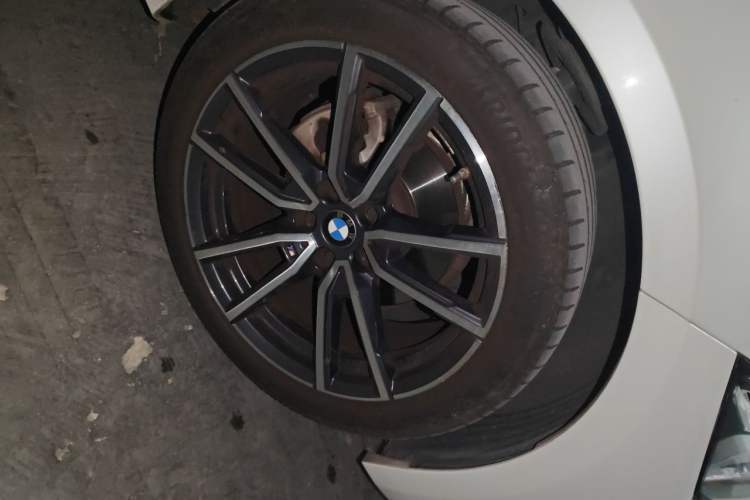 Used BMW 3 Series 2023 320Li M Sport Package Right Front Wheel Hub