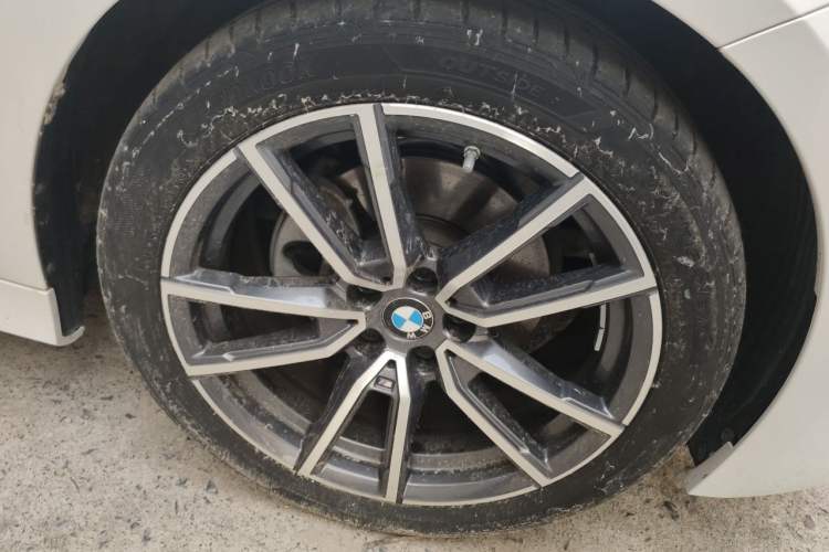 Used BMW 3 Series 2023 320Li M Sport Package Right Front Wheel Hub