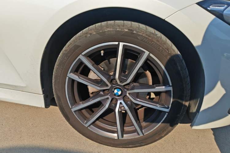 Used BMW 3 Series 2023 320Li M Sport Package Right Front Wheel Hub
