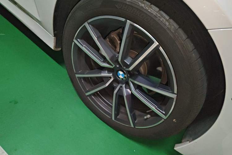 Used BMW 3 Series 2023 325Li M Sport Package Right Front Wheel Hub