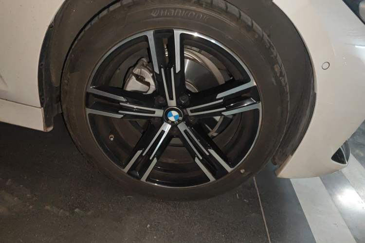 Used BMW 3 Series 2023 325i M Sport Package Right Front Wheel Hub