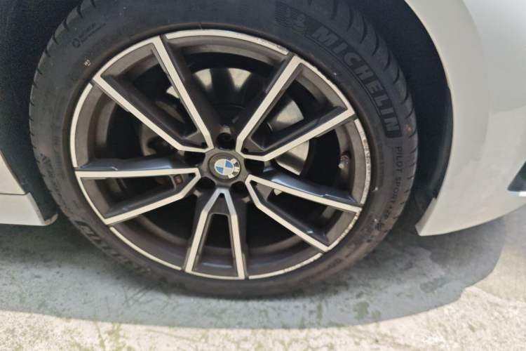 Used BMW 3 Series 2023 320i M Sport Package Right Front Wheel Hub