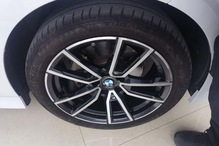 Used BMW 3 Series 2023 320Li M Sport Package Right Front Wheel Hub
