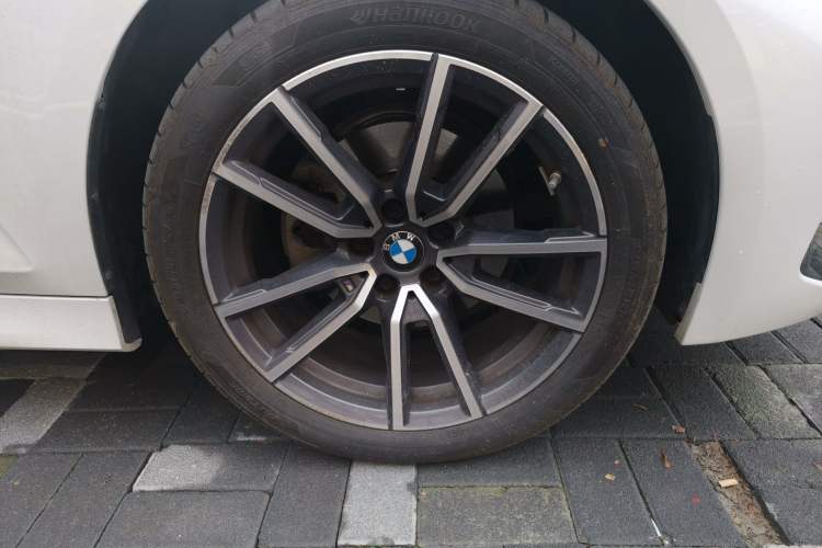 Used BMW 3 Series 2023 320Li M Sport Package Right Front Wheel Hub