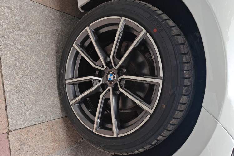 Used BMW 3 Series 2023 320Li M Sport Package Right Front Wheel Hub