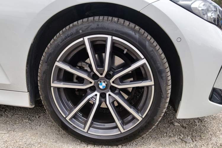 Used BMW 3 Series 2023 325Li M Sport Package Right Front Wheel Hub