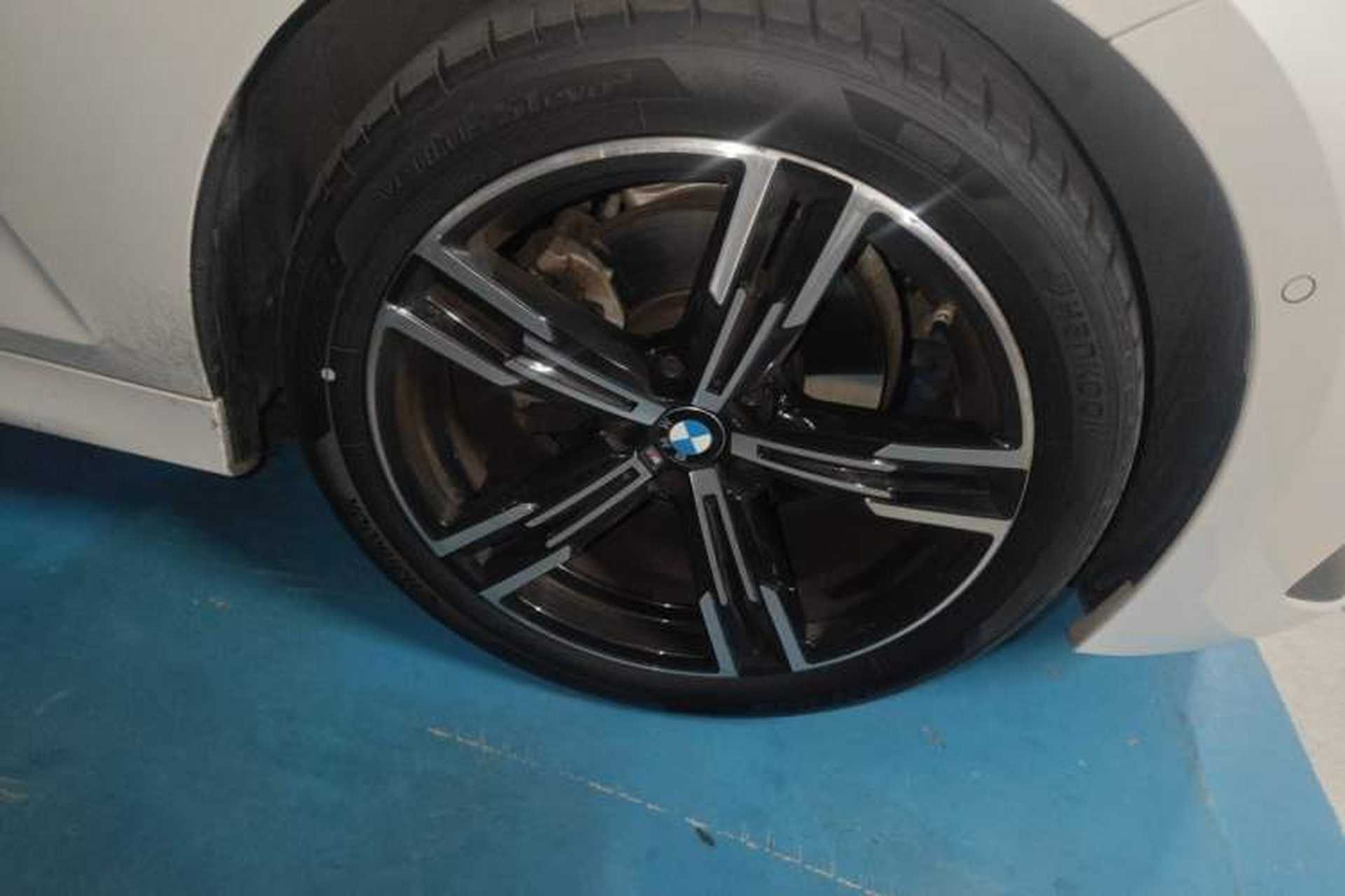 Used BMW 3 Series 2023 325i M Sport Package Right Front Wheel Hub