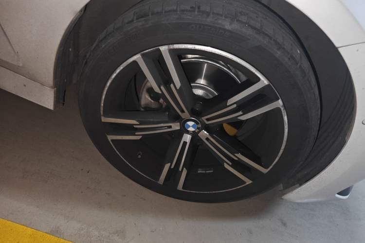 Used BMW 3 Series 2023 325i M Sport Package Right Front Wheel Hub