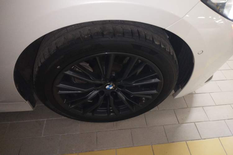 Used BMW 3 Series 2023 325Li M Sport Night Edition Package Right Rear Wheel Hub