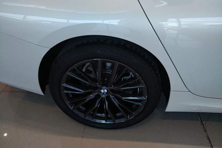 Used BMW 3 Series 2023 325Li M Sport Night Edition Package Right Rear Wheel Hub