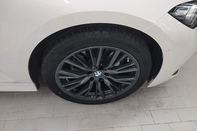 Used BMW 3 Series 2023 325Li M Sport Night Edition Package Right Rear Wheel Hub