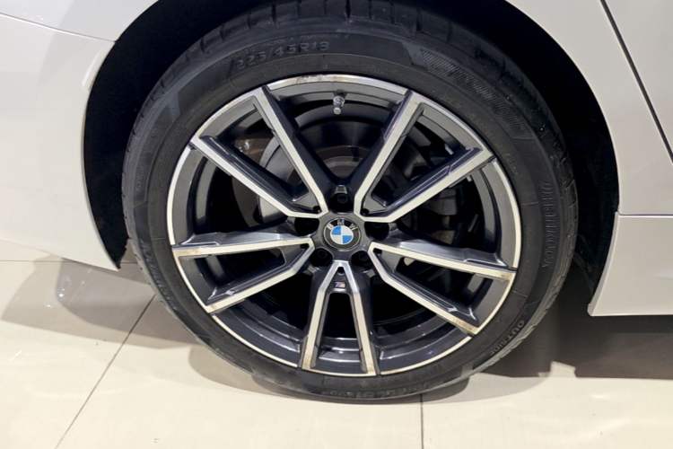 Used BMW 3 Series 2023 320Li M Sport Package Right Rear Wheel Hub