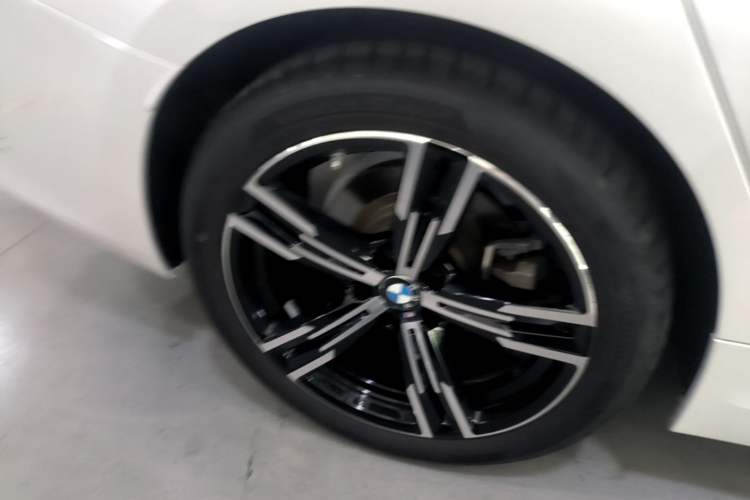 Used BMW 3 Series 2023 325i M Sport Package Right Rear Wheel Hub