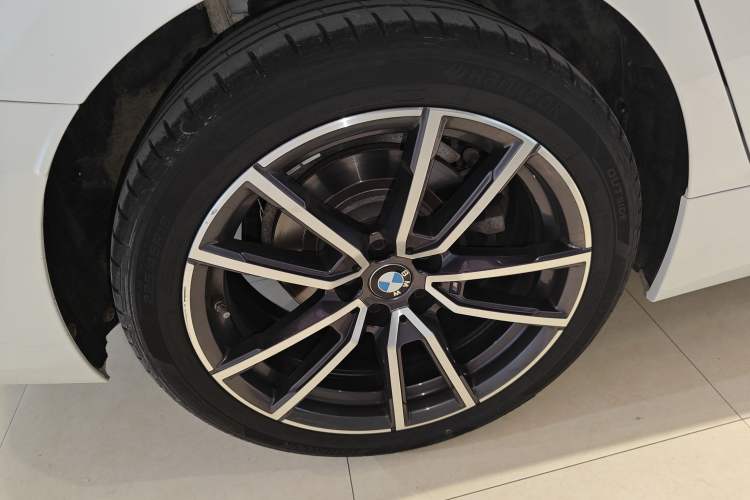 Used BMW 3 Series 2023 320Li M Sport Package Right Rear Wheel Hub