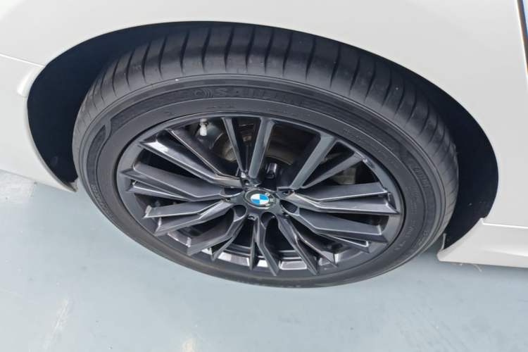 Used BMW 3 Series 2023 325i M Sport Night Edition Package Right Rear Wheel Hub