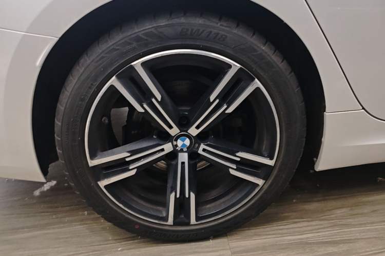Used BMW 3 Series 2023 325i M Sport Package Right Rear Wheel Hub