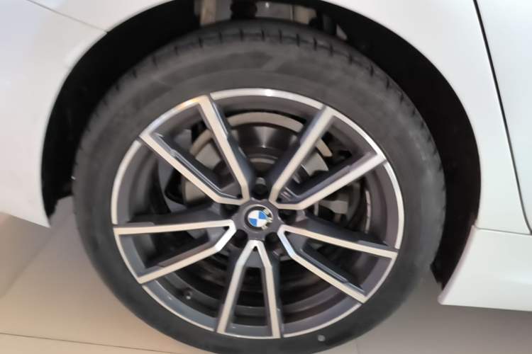 Used BMW 3 Series 2023 325Li M Sport Package Right Rear Wheel Hub
