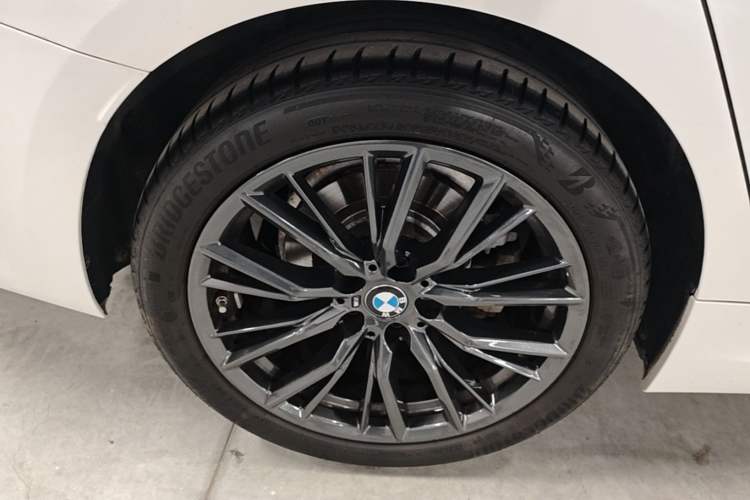 Used BMW 3 Series 2023 325Li M Sport Night Edition Package Right Rear Wheel Hub