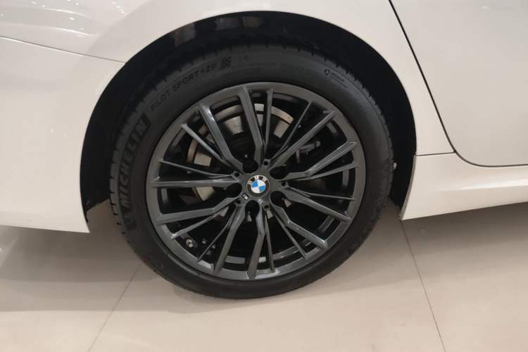 Used BMW 3 Series 2023 325i M Sport Night Edition Package Right Rear Wheel Hub