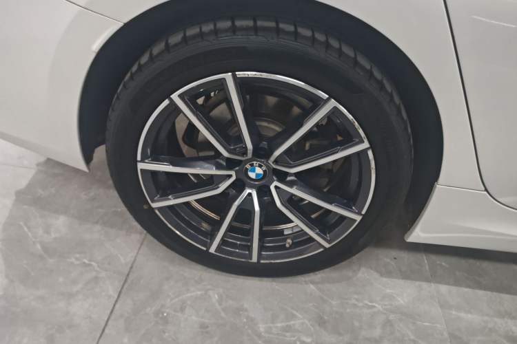 Used BMW 3 Series 2023 320Li M Sport Package Right Rear Wheel Hub