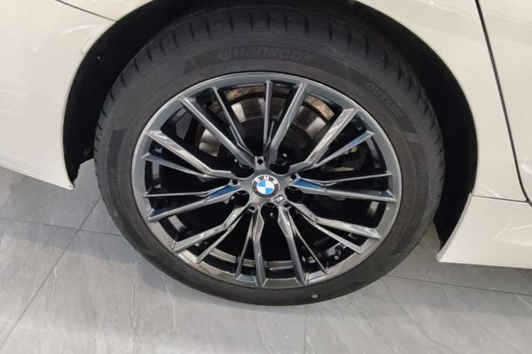 Used BMW 3 Series 2023 325Li M Sport Night Edition Package Right Rear Wheel Hub