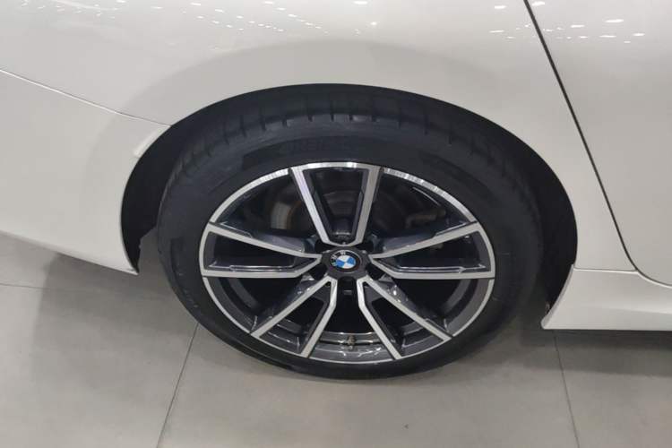 Used BMW 3 Series 2023 325Li M Sport Package Right Rear Wheel Hub