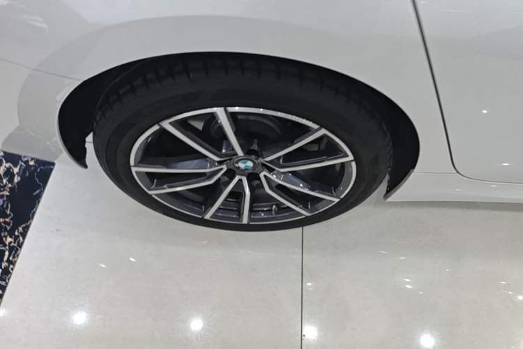 Used BMW 3 Series 2023 325Li M Sport Package Right Rear Wheel Hub