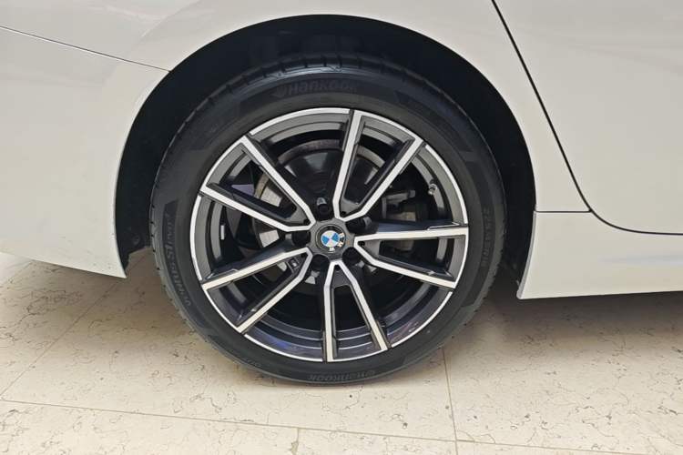 Used BMW 3 Series 2023 325Li M Sport Package Right Rear Wheel Hub