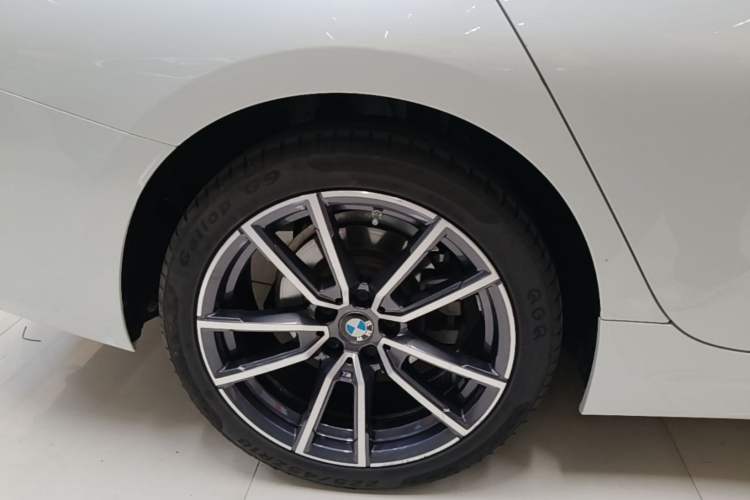 Used BMW 3 Series 2023 325Li M Sport Package Right Rear Wheel Hub