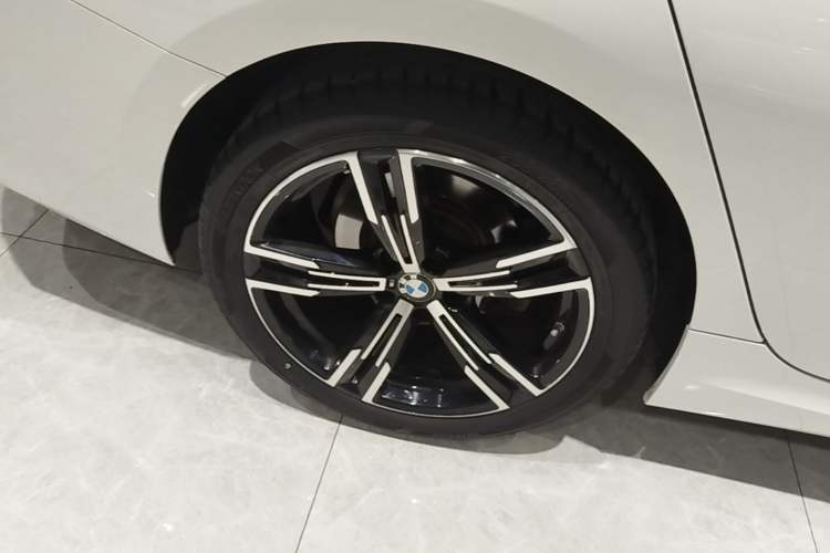 Used BMW 3 Series 2023 325i M Sport Package Right Rear Wheel Hub