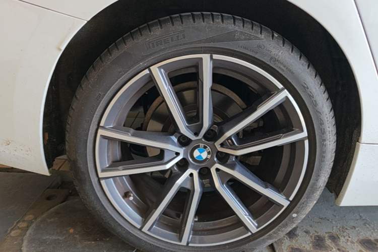 Used BMW 3 Series 2023 320Li M Sport Package Right Rear Wheel Hub