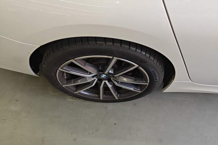 Used BMW 3 Series 2023 325Li M Sport Package Right Rear Wheel Hub