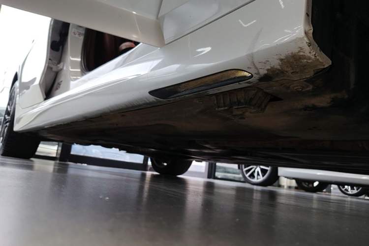 Used BMW 3 Series 2023 325Li M Sport Night Edition Package Right Side Sill