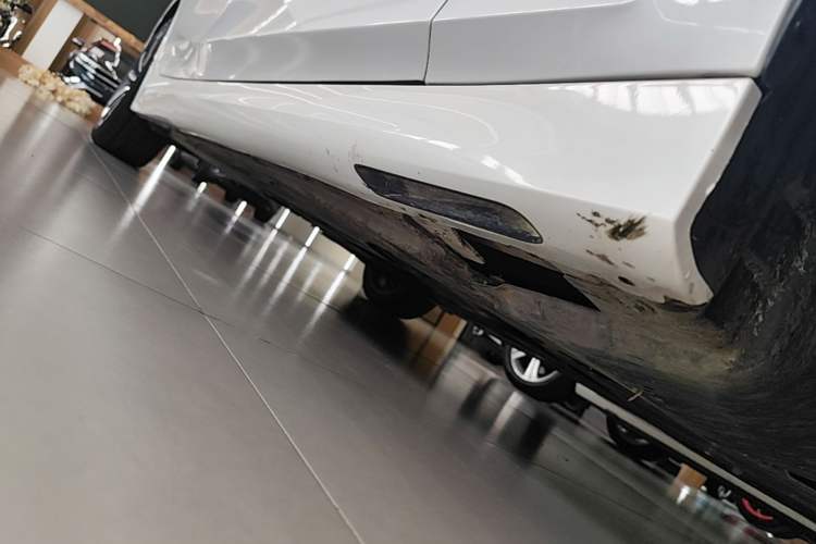 Used BMW 3 Series 2023 325Li M Sport Package Right Side Sill