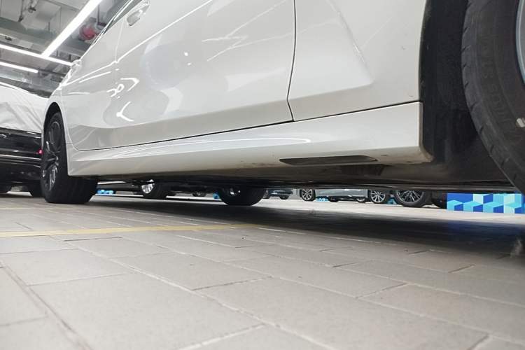 Used BMW 3 Series 2023 325Li M Sport Night Edition Package Right Side Sill