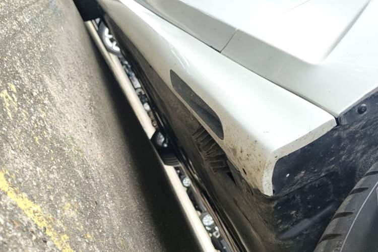 Used BMW 3 Series 2023 325Li M Sport Package Right Side Sill